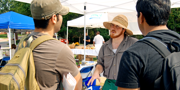 Farmer’s market offers fresh bite at Quinnipiac