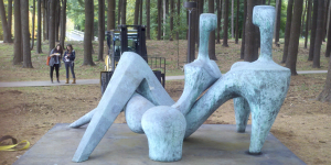 statue